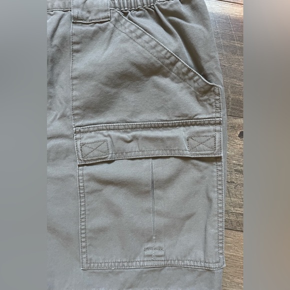 Cabela’s Men’s Cargo Shorts Sz 40 - Picture 3 of 8